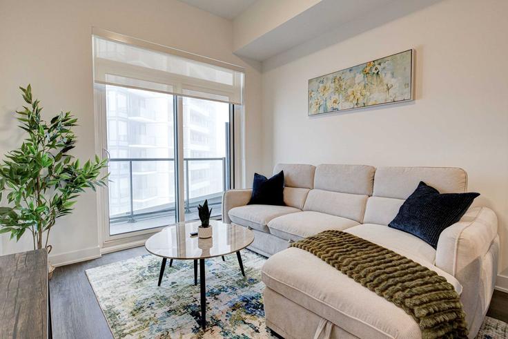 Building Wellington Street South - upstay - 1628233 adresindeki bir dairede modern mobilyalarla zarif bir şekilde tasarlanmış oturma odası Kitchener, Kitchener Building Wellington Street South - upstay - 1628233 adresindeki bir dairede modern mobilyalarla zarif bir şekilde tasarlanmış oturma odası Kitchener, Kitchener