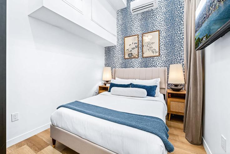 2 bedroom furnished apartment in McCaul Street 1389234P, Old Toronto, Toronto, photo 1