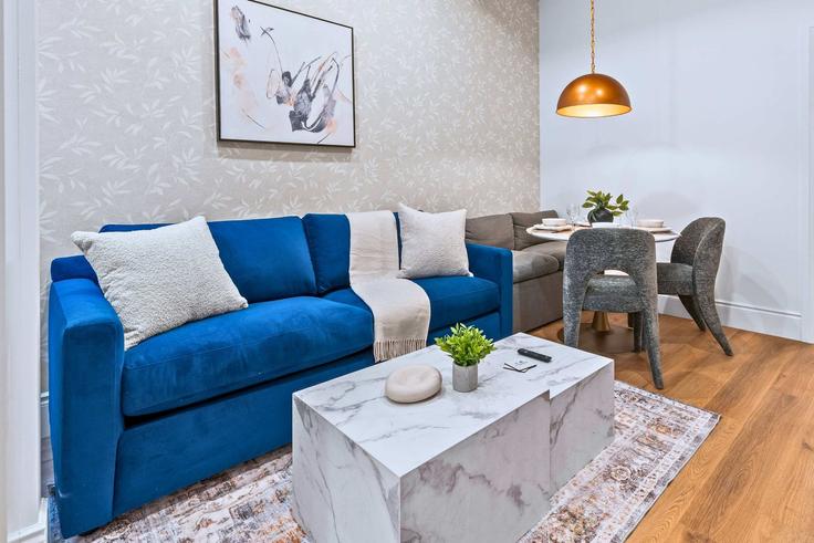 Building Gerrard Street East - upstay - 1557633 adresindeki bir dairede modern mobilyalarla zarif bir şekilde tasarlanmış oturma odası Old Toronto, Toronto Building Gerrard Street East - upstay - 1557633 adresindeki bir dairede modern mobilyalarla zarif bir şekilde tasarlanmış oturma odası Old Toronto, Toronto