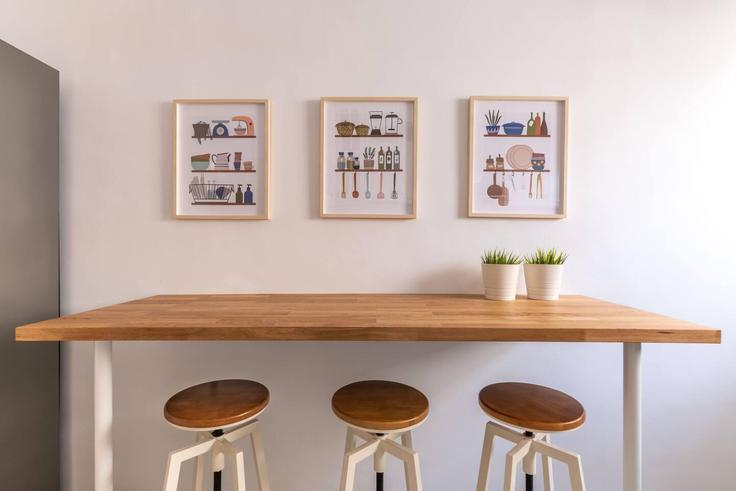 Bürobereich mit einem stilvollen Schreibtisch und einem stützenden Stuhl in einer Wohnung auf Building Aspasias - upstreet - 1010938 - ATH in North Athens, Athens
