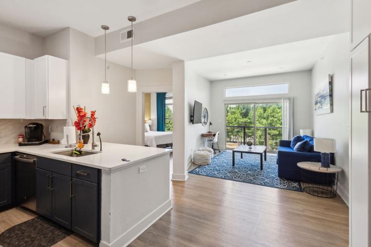 Dallas DallasのBuilding Indiana Street - urban-home-stays - 1289461 - DFWのアパートメントにある、モダンな家具を備えたエレガントなデザインのリビングルーム Dallas DallasのBuilding Indiana Street - urban-home-stays - 1289461 - DFWのアパートメントにある、モダンな家具を備えたエレガントなデザインのリビングルーム
