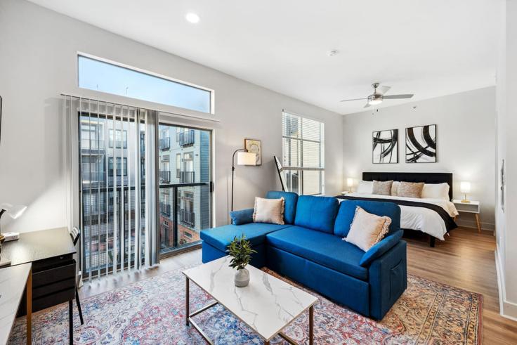 Dallas DallasのBuilding Indiana Street - urban-home-stays - 1289463 - DFWのアパートメントにある、モダンな家具を備えたエレガントなデザインのリビングルーム