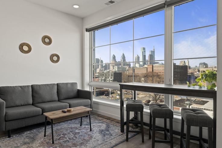 Building North Perth Street - urban-home-stays - 1289479 - USA adresindeki bir dairede modern mobilyalarla zarif bir şekilde tasarlanmış oturma odası Philadelphia, Philadelphia Building North Perth Street - urban-home-stays - 1289479 - USA adresindeki bir dairede modern mobilyalarla zarif bir şekilde tasarlanmış oturma odası Philadelphia, Philadelphia