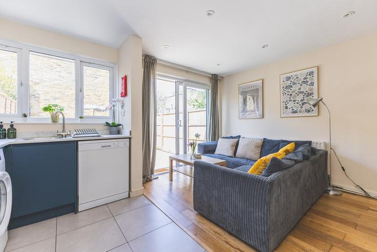 London Borough of Lambeth, London에 위치한 Building Lyham Road - urban-host-limited - 1542742 유닛의 세련된 인테리어가 돋보이는 거실