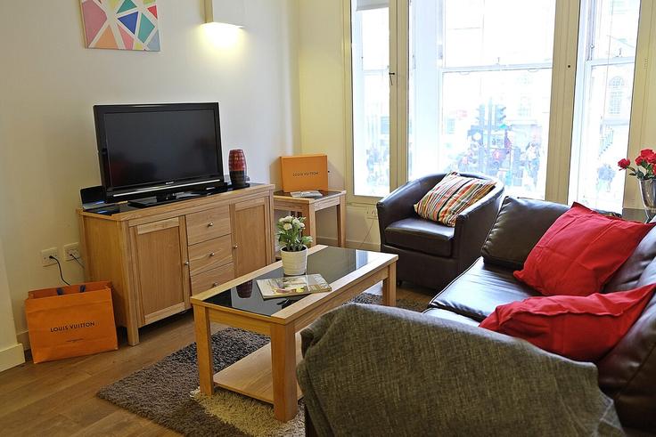 Building Bishopsgate - urban-stay - 1515877 adresindeki bir dairede modern mobilyalarla zarif bir şekilde tasarlanmış oturma odası City of London, London Building Bishopsgate - urban-stay - 1515877 adresindeki bir dairede modern mobilyalarla zarif bir şekilde tasarlanmış oturma odası City of London, London