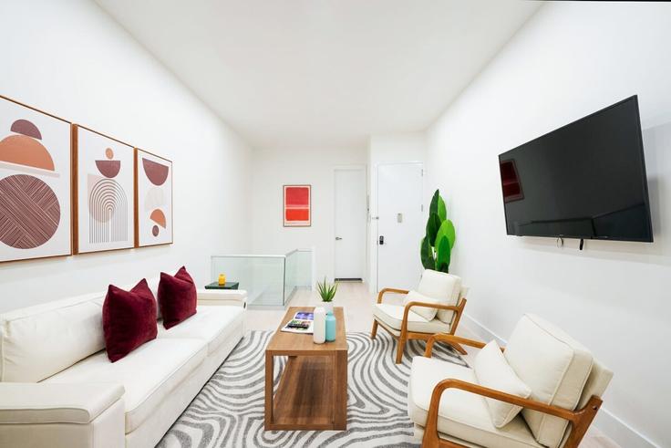 Manhattan, New York에 위치한 Building East 78th Street - urbanfurnished-guesty - 1022045 - NYC 유닛의 세련된 인테리어가 돋보이는 거실 Manhattan, New York에 위치한 Building East 78th Street - urbanfurnished-guesty - 1022045 - NYC 유닛의 세련된 인테리어가 돋보이는 거실