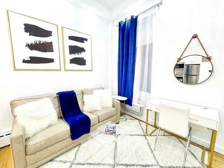 Sala de estar elegantemente projetada com móveis modernos em um apartamento no Building East 61st Street - urbanfurnished-guesty - 1021834 - NYC em Manhattan, New York