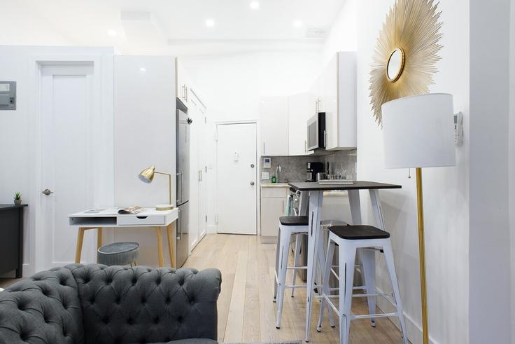 Salle de séjour élégante avec mobilier moderne dans un appartement à Building East 61st Street - urbanfurnished-guesty - 1021869 - NYC à Manhattan, New York Salle de séjour élégante avec mobilier moderne dans un appartement à Building East 61st Street - urbanfurnished-guesty - 1021869 - NYC à Manhattan, New York