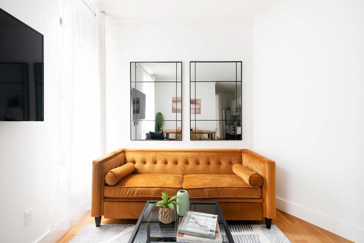 Elegante sala de estar con mobiliario moderno en un apartamento en Building East 69th Street - urbanfurnished-guesty - 1022006 - NYC en Manhattan, New York Elegante sala de estar con mobiliario moderno en un apartamento en Building East 69th Street - urbanfurnished-guesty - 1022006 - NYC en Manhattan, New York