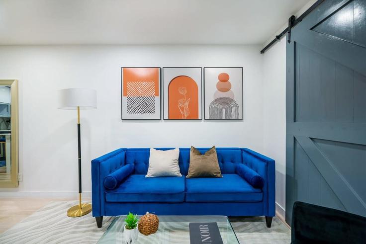 Elegante sala de estar con mobiliario moderno en un apartamento en Building East 75th Street - urbanfurnished-guesty - 1021963 - NYC en Manhattan, New York Elegante sala de estar con mobiliario moderno en un apartamento en Building East 75th Street - urbanfurnished-guesty - 1021963 - NYC en Manhattan, New York