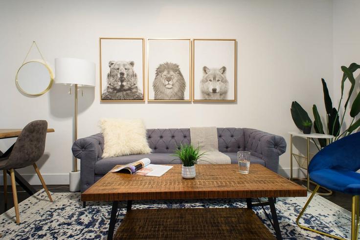 Manhattan, New York에 위치한 Building West 39th Street - urbanfurnished-guesty - 1021828 - NYC 유닛의 세련된 인테리어가 돋보이는 거실 Manhattan, New York에 위치한 Building West 39th Street - urbanfurnished-guesty - 1021828 - NYC 유닛의 세련된 인테리어가 돋보이는 거실