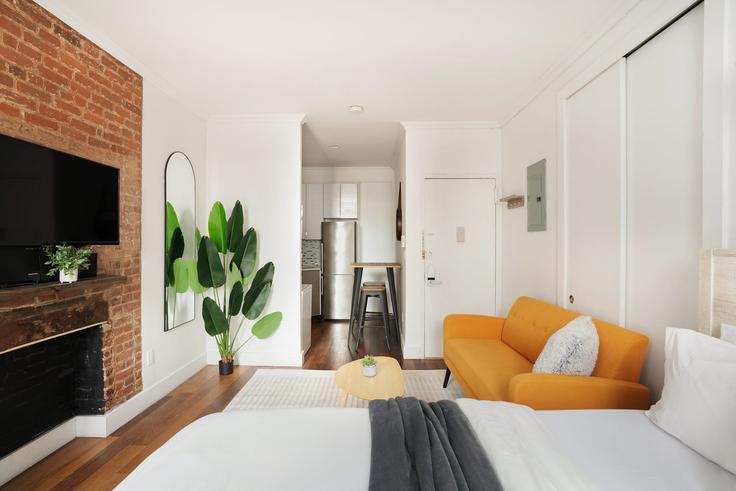 Sala de estar elegantemente projetada com móveis modernos em um apartamento no Building East 24th Street - urbanfurnished-guesty - 1021815 - NYC em Manhattan, New York