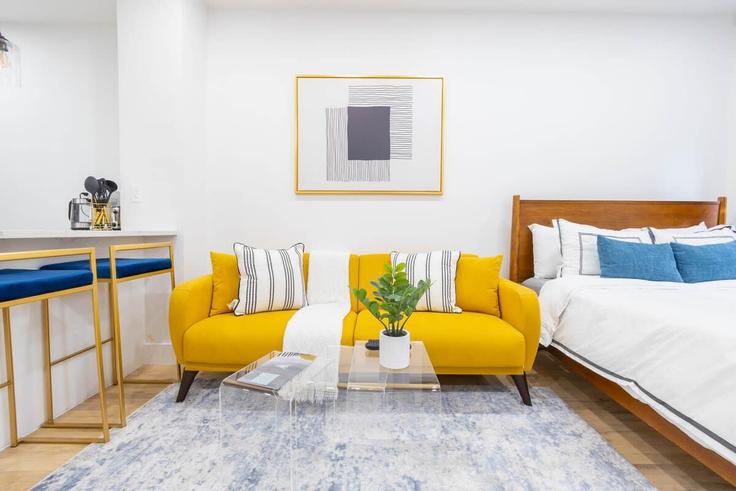 Salle de séjour élégante avec mobilier moderne dans un appartement à Building East 84th Street - urbanfurnished-guesty - 1021929 - NYC à Manhattan, New York