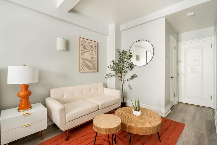 Manhattan, New York에 위치한 Building West 73rd Street - urbanfurnished-guesty - 1022061 - NYC 유닛의 세련된 인테리어가 돋보이는 거실