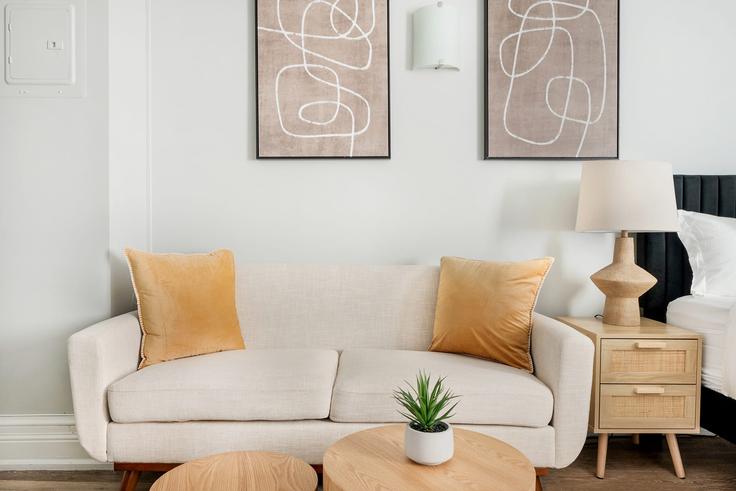 Manhattan, New York에 위치한 Building West 73rd Street - urbanfurnished-guesty - 1022053 - NYC 유닛의 세련된 인테리어가 돋보이는 거실