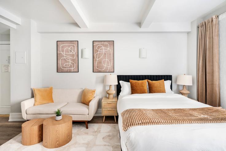 Salle de séjour élégante avec mobilier moderne dans un appartement à Building West 73rd Street - urbanfurnished-guesty - 1022053 - NYC à Manhattan, New York Salle de séjour élégante avec mobilier moderne dans un appartement à Building West 73rd Street - urbanfurnished-guesty - 1022053 - NYC à Manhattan, New York