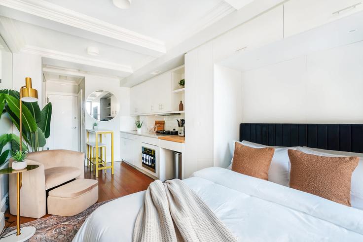 New York Manhattan에 위치한 West 73rd Street 1048020P의 가구가 완비된 스튜디오 유닛, 사진 1