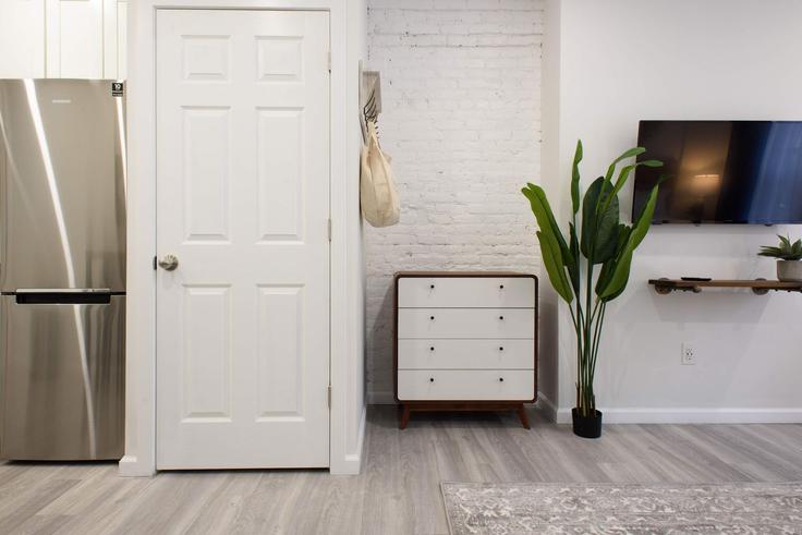 Manhattan, New York에 위치한 Building East 75th Street - urbanfurnished-guesty - 1021870 - NYC 유닛의 세련된 인테리어가 돋보이는 거실