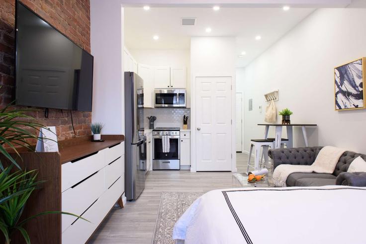 Manhattan, New York에 위치한 Building East 75th Street - urbanfurnished-guesty - 1021873 - NYC 아파트의 세련된 인테리어가 돋보이는 거실 Manhattan, New York에 위치한 Building East 75th Street - urbanfurnished-guesty - 1021873 - NYC 아파트의 세련된 인테리어가 돋보이는 거실