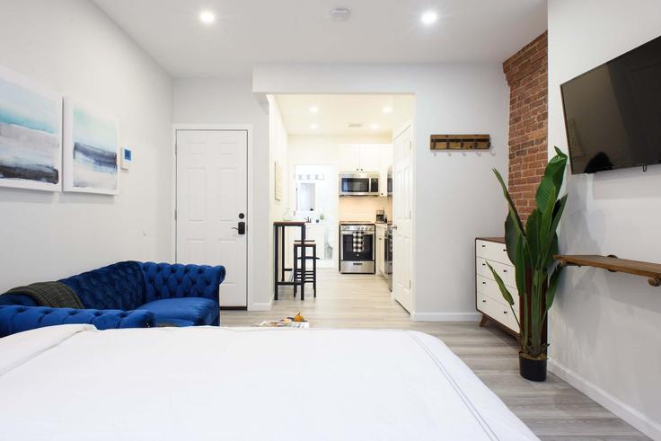 East 75th Streetにあるのスタジオ・家具付きアパート（1021872P、Manhattan、New York）写真 1枚