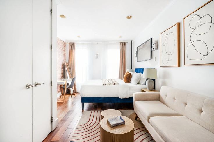 New York ManhattanのBuilding East 24th Street - urbanfurnished-guesty - 1022035 - NYCのアパートメントにある、モダンな家具を備えたエレガントなデザインのリビングルーム New York ManhattanのBuilding East 24th Street - urbanfurnished-guesty - 1022035 - NYCのアパートメントにある、モダンな家具を備えたエレガントなデザインのリビングルーム