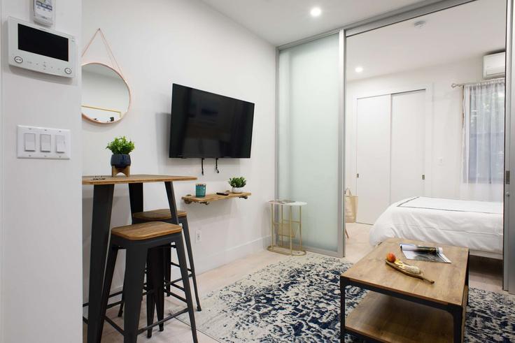 Manhattan, New York에 위치한 Building East 78th Street - urbanfurnished-guesty - 1021994 - NYC 유닛의 세련된 인테리어가 돋보이는 거실