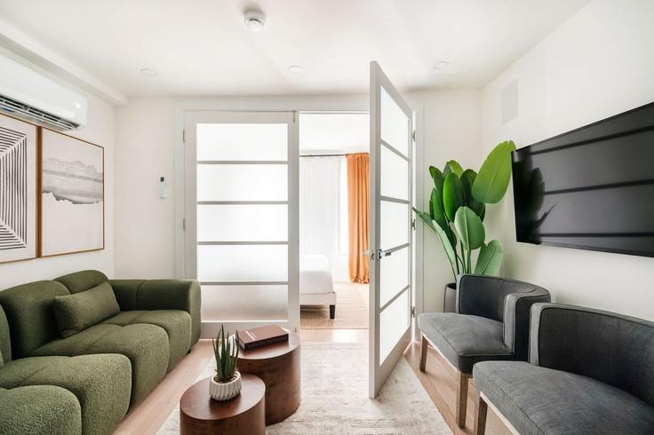 Manhattan, New York에 위치한 Building East 22nd Street - urbanfurnished-guesty - 1542991 유닛의 세련된 인테리어가 돋보이는 거실