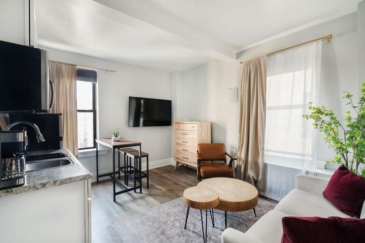 Salle de séjour élégante avec mobilier moderne dans un appartement à Building West 73rd Street - urbanfurnished-guesty - 1031180 - NYC à Manhattan, New York