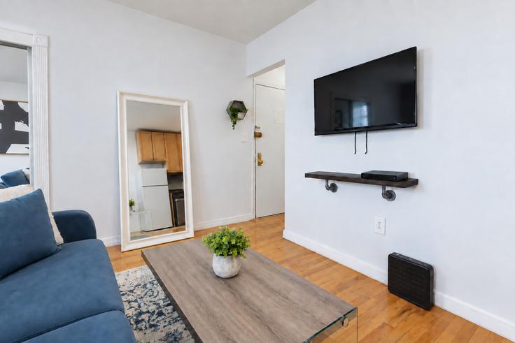 Manhattan, New York에 위치한 Building East 19th Street - urbanfurnished-guesty - 1021927 - NYC 유닛의 세련된 인테리어가 돋보이는 거실 Manhattan, New York에 위치한 Building East 19th Street - urbanfurnished-guesty - 1021927 - NYC 유닛의 세련된 인테리어가 돋보이는 거실