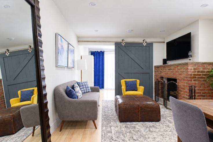 Elegante sala de estar con mobiliario moderno en un apartamento en Building East 75th Street - urbanfurnished-guesty - 1021956 - NYC en Manhattan, New York Elegante sala de estar con mobiliario moderno en un apartamento en Building East 75th Street - urbanfurnished-guesty - 1021956 - NYC en Manhattan, New York