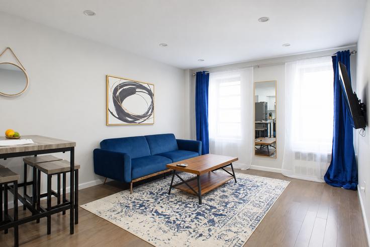 New York ManhattanのBuilding East 19th Street - urbanfurnished-guesty - 1021925 - NYCのアパートメントにある、モダンな家具を備えたエレガントなデザインのリビングルーム New York ManhattanのBuilding East 19th Street - urbanfurnished-guesty - 1021925 - NYCのアパートメントにある、モダンな家具を備えたエレガントなデザインのリビングルーム