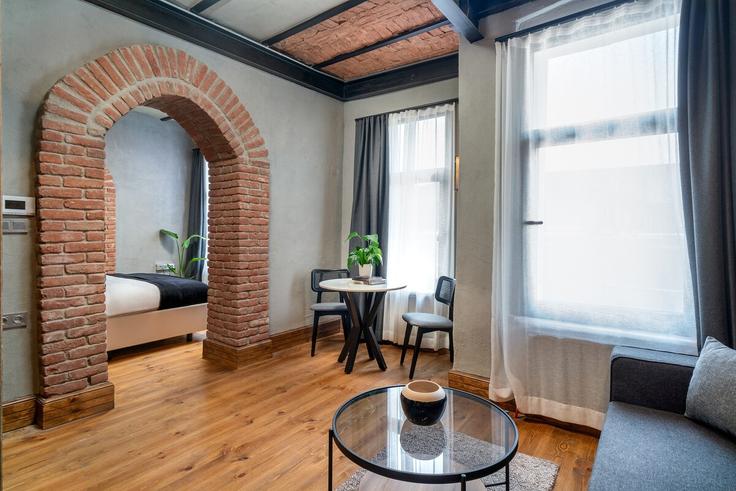 Beyoğlu, İstanbul 소재 Building Karantina Sokak - urbanquarters - 1273838 - IST 유닛에 마련된, 현대적인 가구로 꾸며진 우아한 디자인의 거실