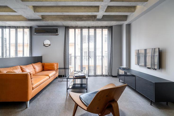 Elegant gestaltetes Wohnzimmer mit moderner Einrichtung in einer Wohnung im Building Boğazkesen Caddesi - urbanquarters - 1273328 - IST in Beyoğlu, İstanbul Elegant gestaltetes Wohnzimmer mit moderner Einrichtung in einer Wohnung im Building Boğazkesen Caddesi - urbanquarters - 1273328 - IST in Beyoğlu, İstanbul