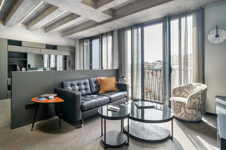 Beyoğlu, İstanbul에 위치한 Building Boğazkesen Caddesi - urbanquarters - 1529204 유닛의 세련된 인테리어가 돋보이는 거실