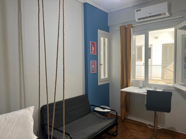 Athens Central AthensのBuilding Nikiforou Litra - urbapp - 1513686のアパートメントにある、モダンな家具を備えたエレガントなデザインのリビングルーム Athens Central AthensのBuilding Nikiforou Litra - urbapp - 1513686のアパートメントにある、モダンな家具を備えたエレガントなデザインのリビングルーム