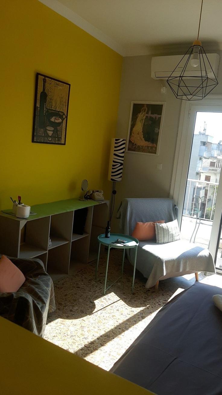 Athens South AthensのBuilding Laskaridou - urbapp - 1513660のアパートメントにある、モダンな家具を備えたエレガントなデザインのリビングルーム Athens South AthensのBuilding Laskaridou - urbapp - 1513660のアパートメントにある、モダンな家具を備えたエレガントなデザインのリビングルーム