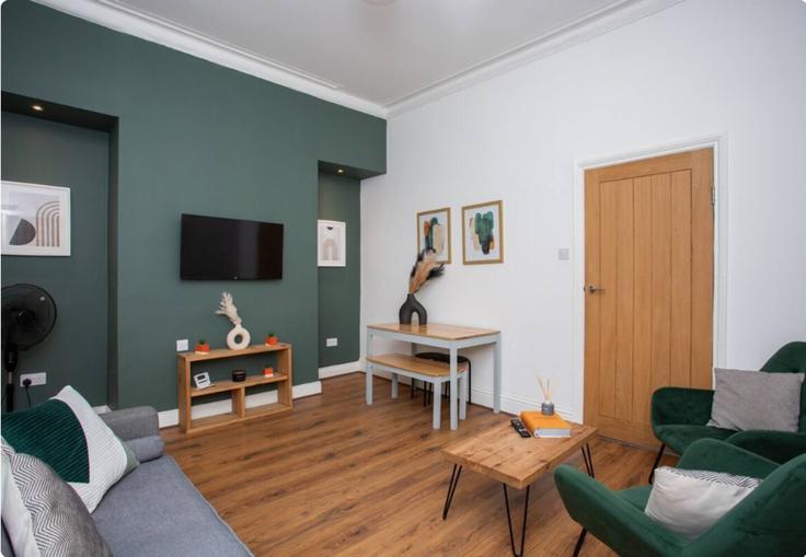 Salle de séjour élégante avec mobilier moderne dans un appartement à Building High Barnes Terrace - vacant-nests - 1351356 à City of Sunderland, Sunderland
