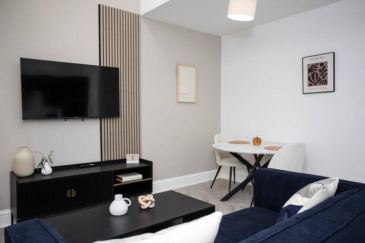 Elegante sala de estar con mobiliario moderno en un apartamento en Building Westgate Road - vacant-nests - 1351355 en Newcastle upon Tyne District, Newcastle upon Tyne