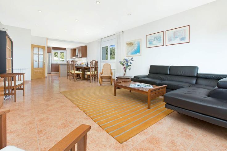 Sala de estar elegantemente projetada com móveis modernos em um apartamento no Building Avinguda dels Ocells - vacanzes - 1472944 em Lloret de Mar, Lloret de Mar Sala de estar elegantemente projetada com móveis modernos em um apartamento no Building Avinguda dels Ocells - vacanzes - 1472944 em Lloret de Mar, Lloret de Mar