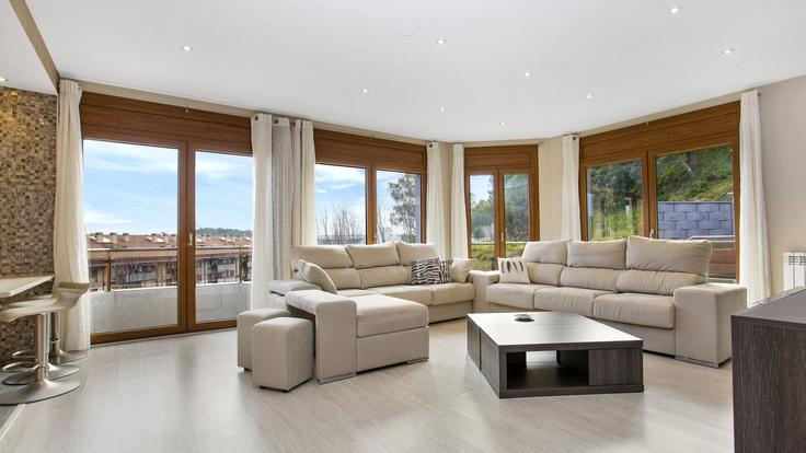 Building Carrer Mestral - vacanzes - 1472978 adresindeki bir dairede modern mobilyalarla zarif bir şekilde tasarlanmış oturma odası Lloret de Mar, Lloret de Mar Building Carrer Mestral - vacanzes - 1472978 adresindeki bir dairede modern mobilyalarla zarif bir şekilde tasarlanmış oturma odası Lloret de Mar, Lloret de Mar