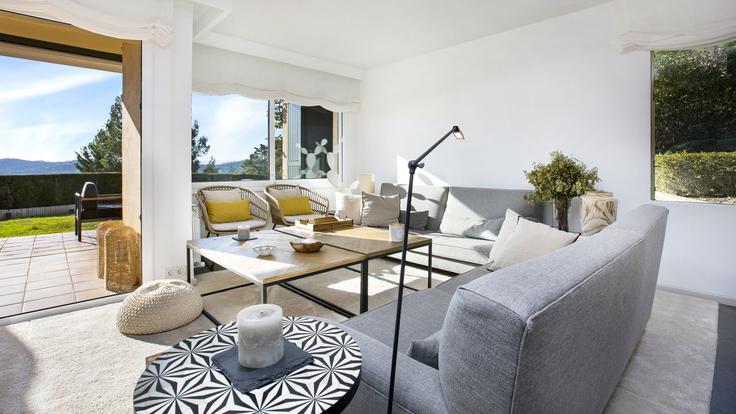 Building Carrer de la Brisa - vacanzes - 1473010 adresindeki bir dairede modern mobilyalarla zarif bir şekilde tasarlanmış oturma odası Llafranc, Llafranc Building Carrer de la Brisa - vacanzes - 1473010 adresindeki bir dairede modern mobilyalarla zarif bir şekilde tasarlanmış oturma odası Llafranc, Llafranc