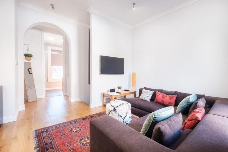 Building Great Percy Street - vacation-rentals - 1542208 adresindeki bir dairede modern mobilyalarla zarif bir şekilde tasarlanmış oturma odası London Borough of Islington, London