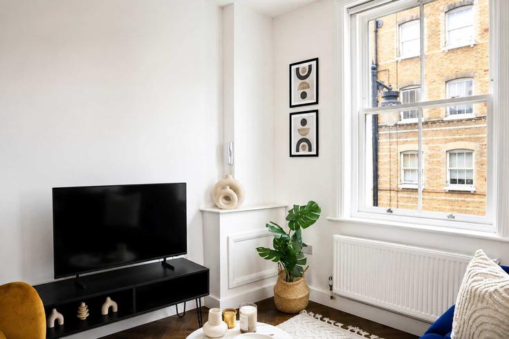 Sala de estar elegantemente projetada com móveis modernos em um apartamento no Building Whitecross Street - vacation-rentals - 1578839 em London Borough of Islington, London