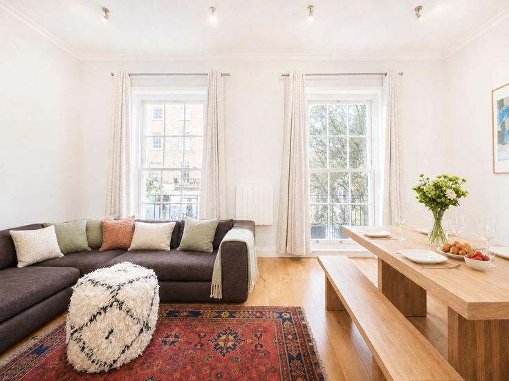 Salle de séjour élégante avec mobilier moderne dans un appartement à Building Great Percy Street - vacation-rentals - 1542208 à London Borough of Islington, London Salle de séjour élégante avec mobilier moderne dans un appartement à Building Great Percy Street - vacation-rentals - 1542208 à London Borough of Islington, London