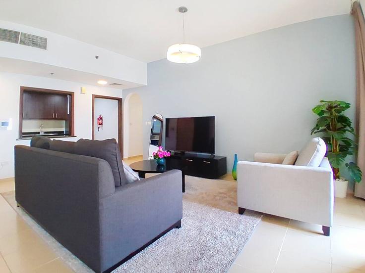 Dubai Marina, Dubai 소재 Building Al Sayorah Street - vacationer - 1371490 유닛에 마련된, 현대적인 가구로 꾸며진 우아한 디자인의 거실