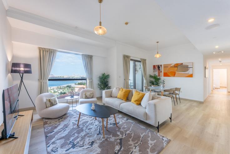 Salle de séjour élégante avec mobilier moderne dans un appartement à Building The Walk - vacationer - 1046596 - DXB à Dubai Marina, Dubai