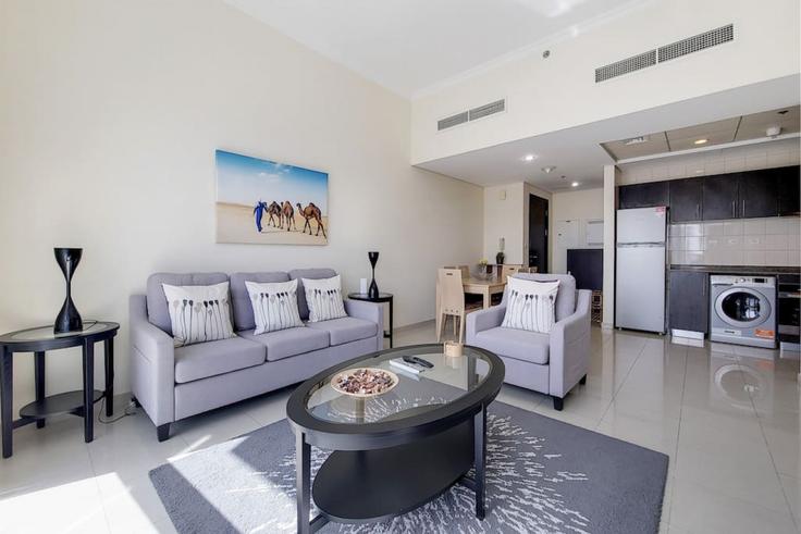 Dubai Marina, Dubai 소재 Building King Salman Bin Abdulaziz Al Saud Street - vacationer - 1046650 - DXB 유닛에 마련된, 현대적인 가구로 꾸며진 우아한 디자인의 거실 Dubai Marina, Dubai 소재 Building King Salman Bin Abdulaziz Al Saud Street - vacationer - 1046650 - DXB 유닛에 마련된, 현대적인 가구로 꾸며진 우아한 디자인의 거실