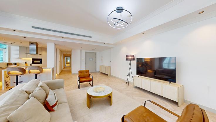 Elegante sala de estar con mobiliario moderno en un apartamento en Building Al Seba Street - vacationer - 1046720 - DXB en Dubai Marina, Dubai