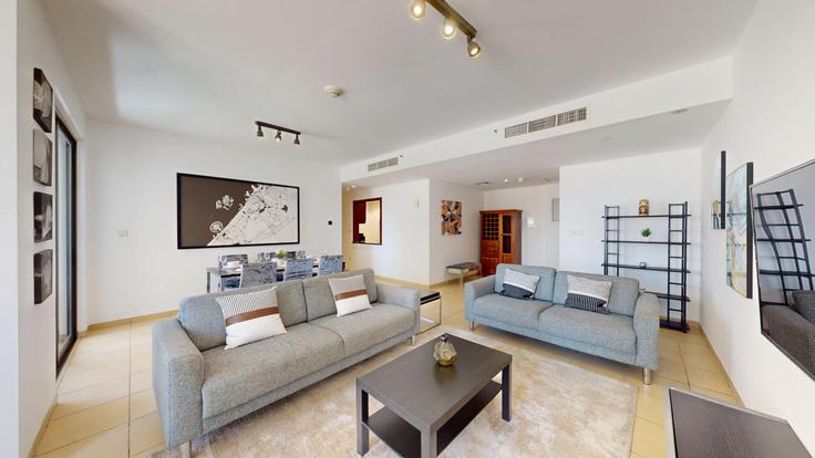 Dubai Dubai MarinaのBuilding King Salman Bin Abdulaziz Al Saud Street - vacationer - 1238431 - DXBのアパートメントにある、モダンな家具を備えたエレガントなデザインのリビングルーム