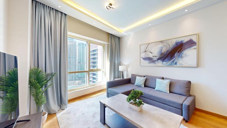 Elegant gestaltetes Wohnzimmer mit moderner Einrichtung in einer Wohnung im Building Tariaq Bedon Esm - vacationer - 1302541 - DXB in JLT, Dubai